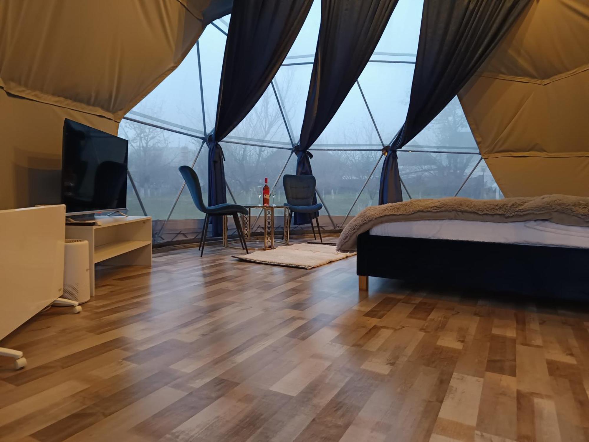 Hotel Sun Garden Glamping Domes Călimăneşti Exterior foto