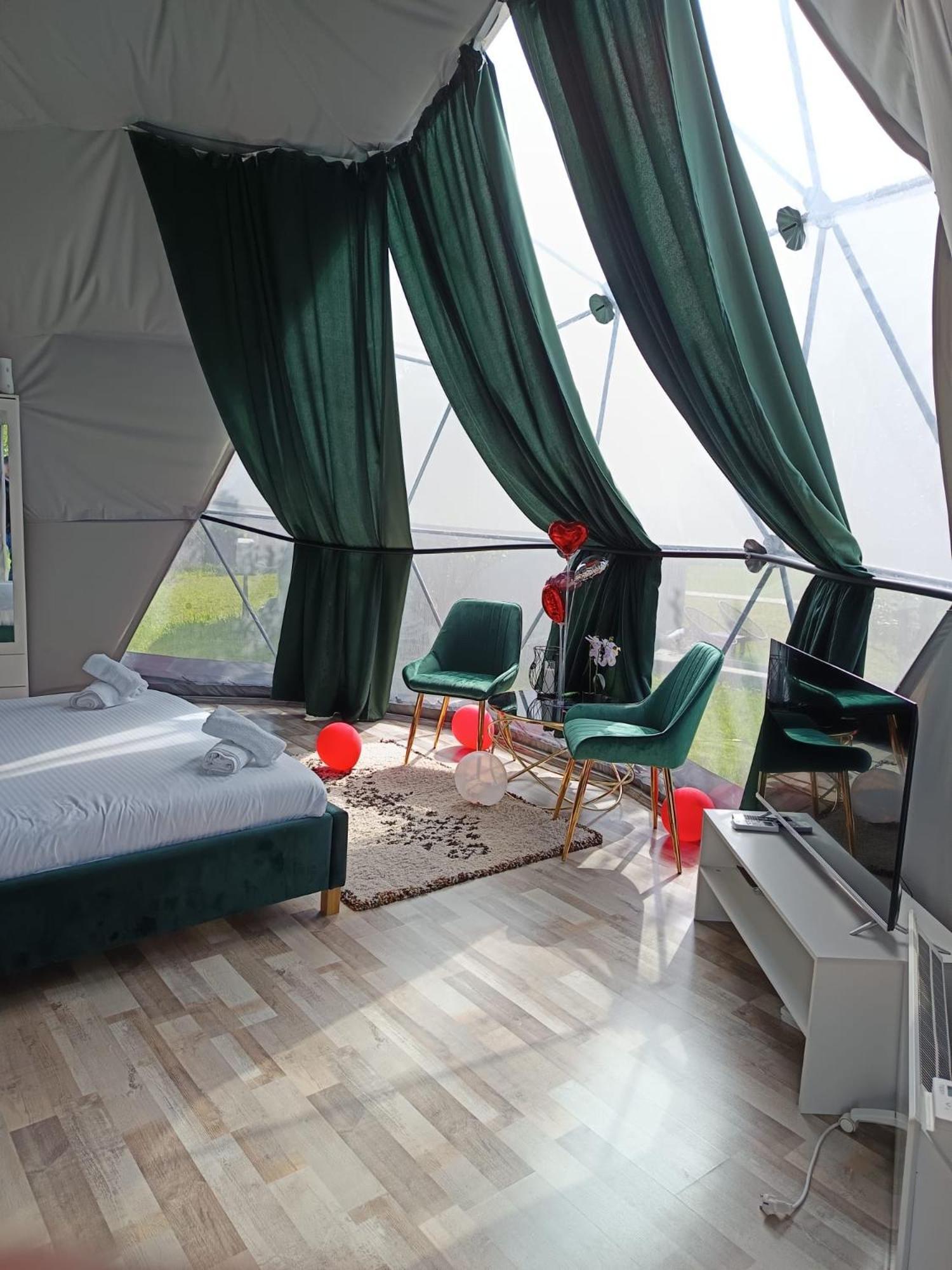 Hotel Sun Garden Glamping Domes Călimăneşti Exterior foto